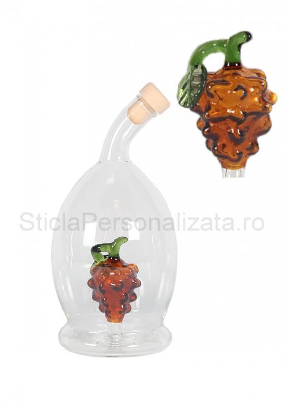 Sticla cu ciorchine strugure